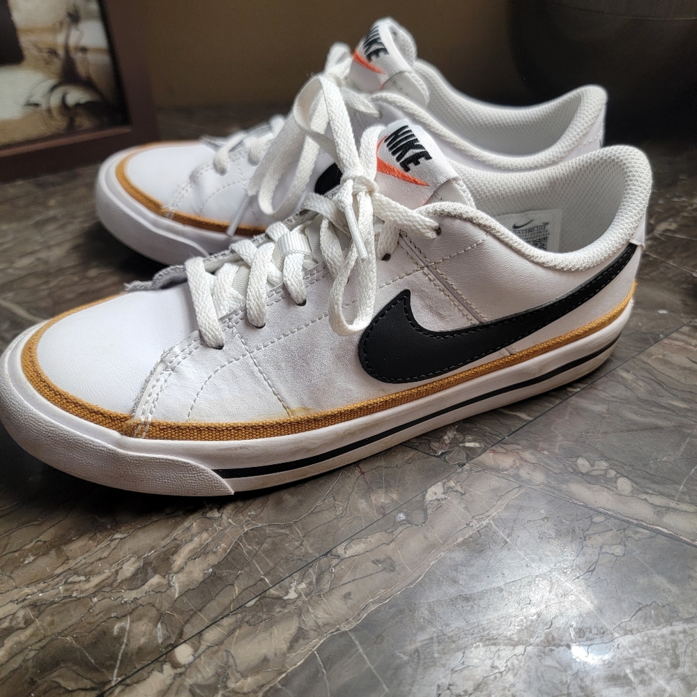 Kids size 4Y nike legacy sneakers